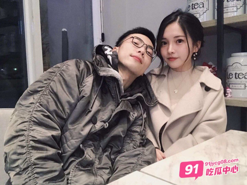 加拿大留学生李天宜 出国后成了小母狗 跪地深情舔大勾八~ 配图7