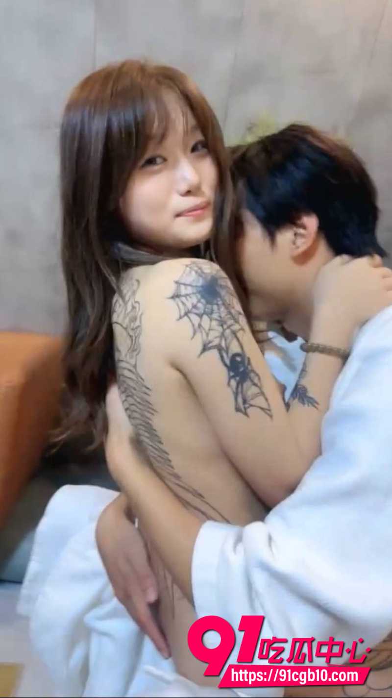 精神小伙交换女友玩4p 2 精神小伙交换女友玩4p 2