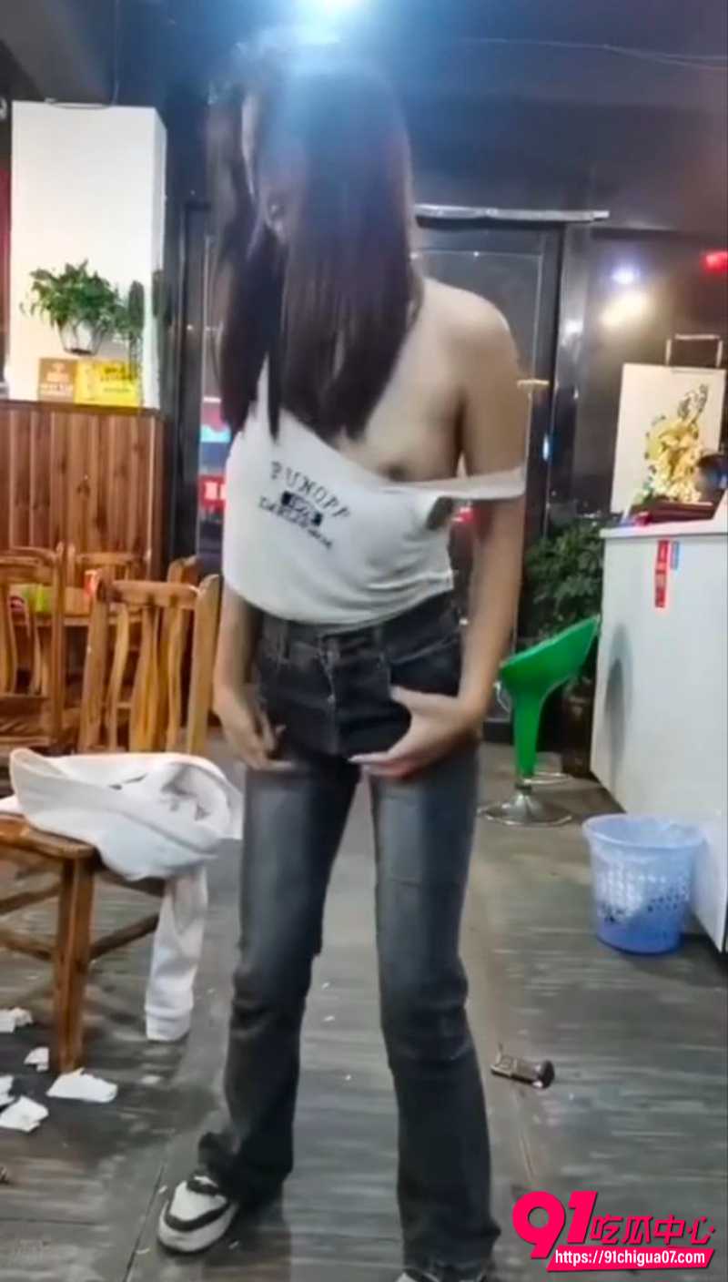 凯里女孩喝酒脱衣骚舞视频全网曝光7 凯里女孩喝酒脱衣骚舞视频全网曝光7