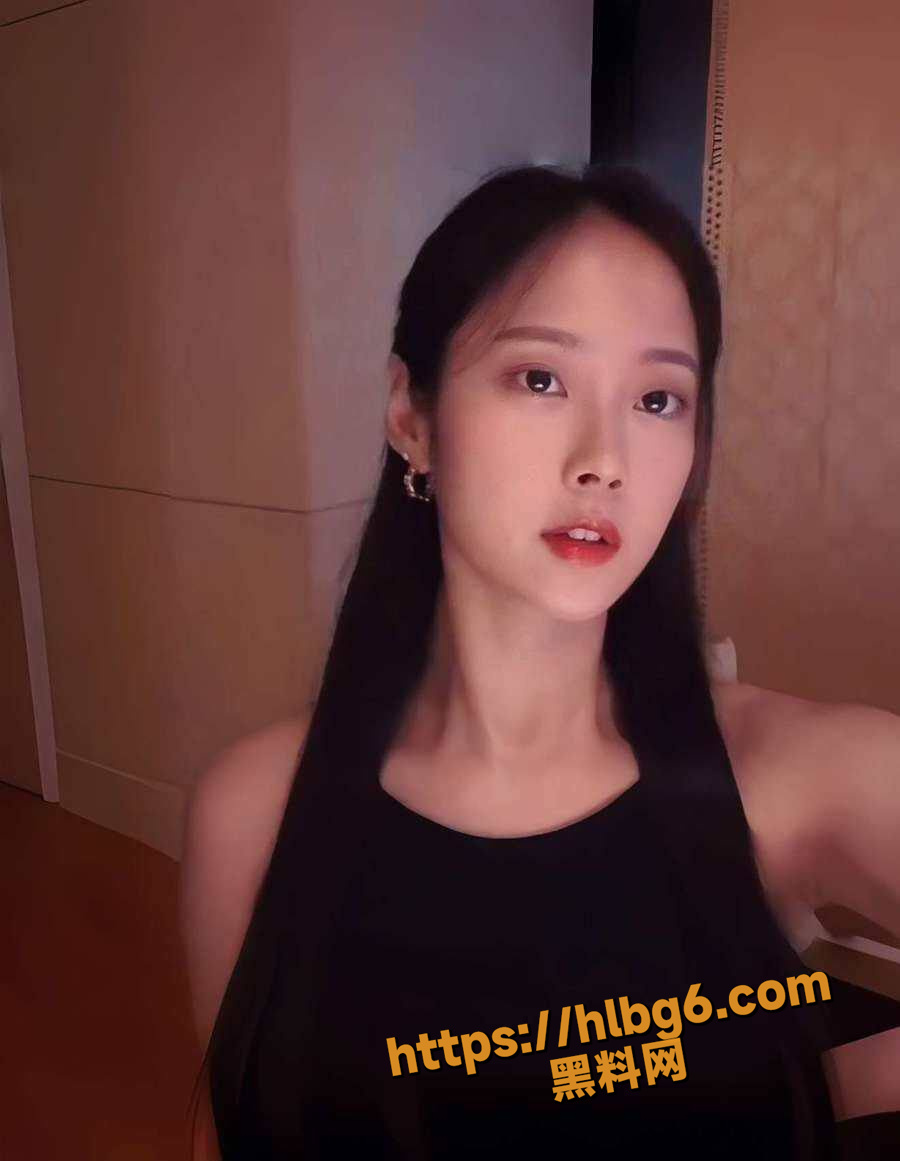 广州大学极品系花 吕诗莹 高颜气质女神化身榨精母狗 这样的唇钉一定能钉入你的心巴吧
