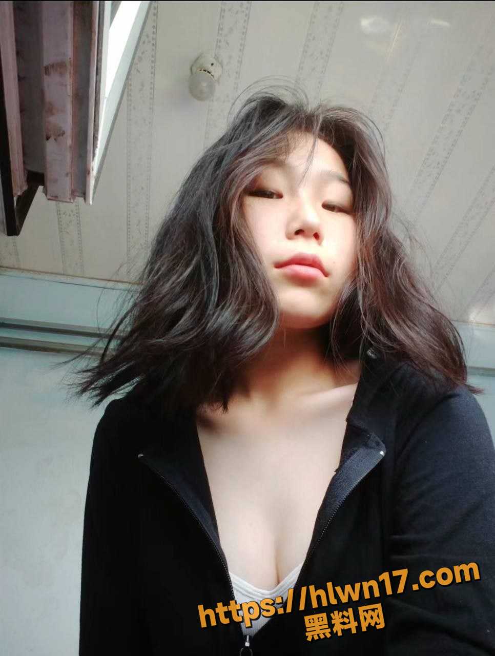 异地恋的烦恼 只有自慰放尿 江苏镇江大学生 赵金燕 与炮友玩裸聊把自己把自己插到高潮喷尿！