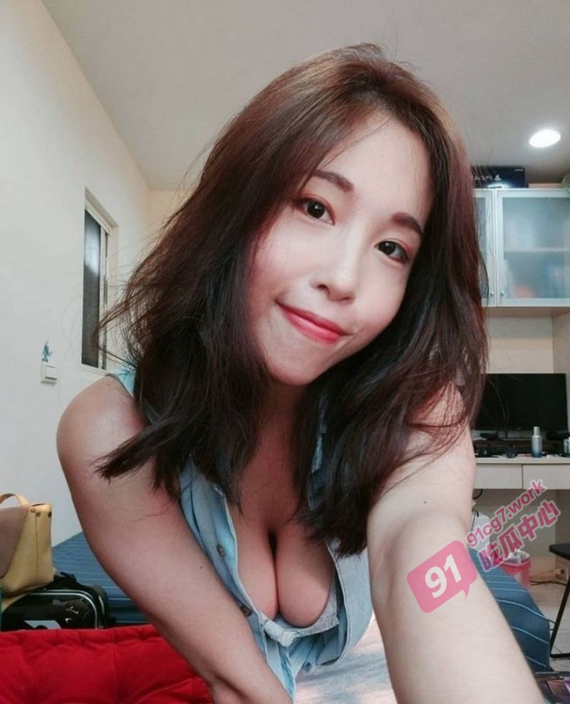 台湾小网红妮妮被金主包养  一个爱吃鸡巴的淫荡母狗永远也站不起来！