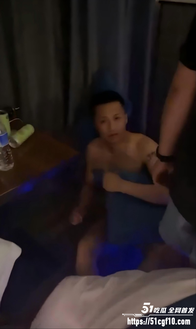 狗男女偷情惨遭抓奸暴揍01