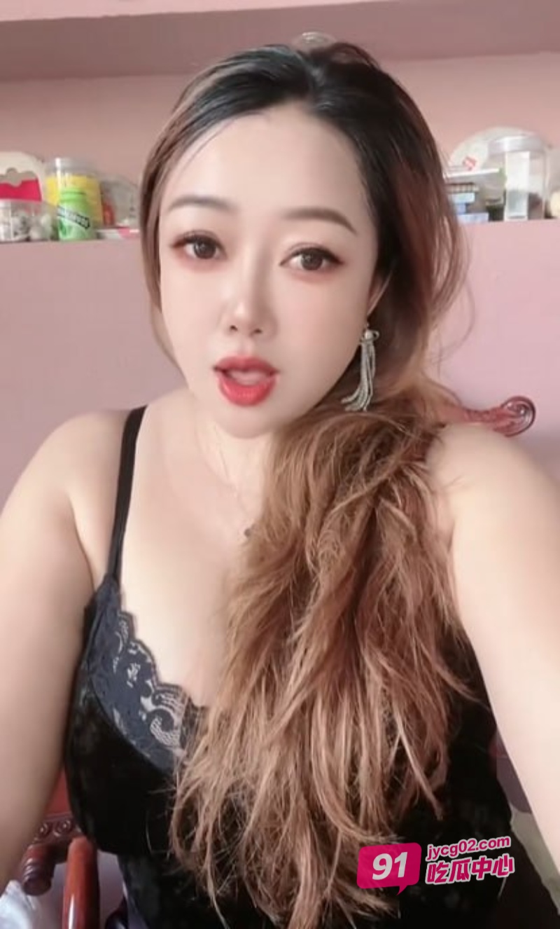 快手熟妇金惠芸 给大哥福利视频流出 大奶子太够味了～ 配图3