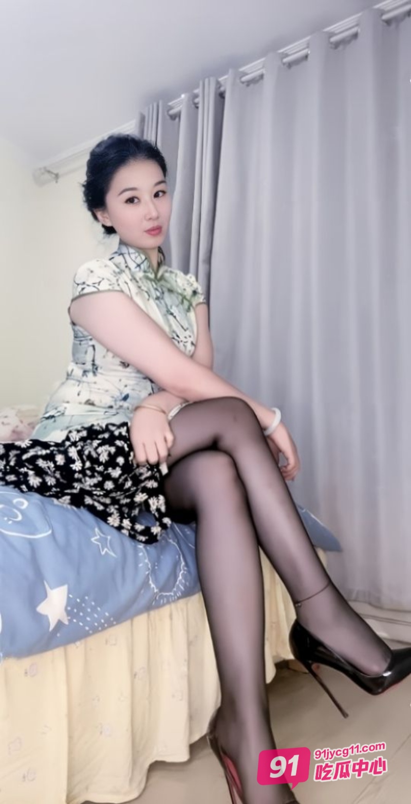 北京老师高淑芳 在国外给黑人当性奴 屄松的可以拳交～ 配图3