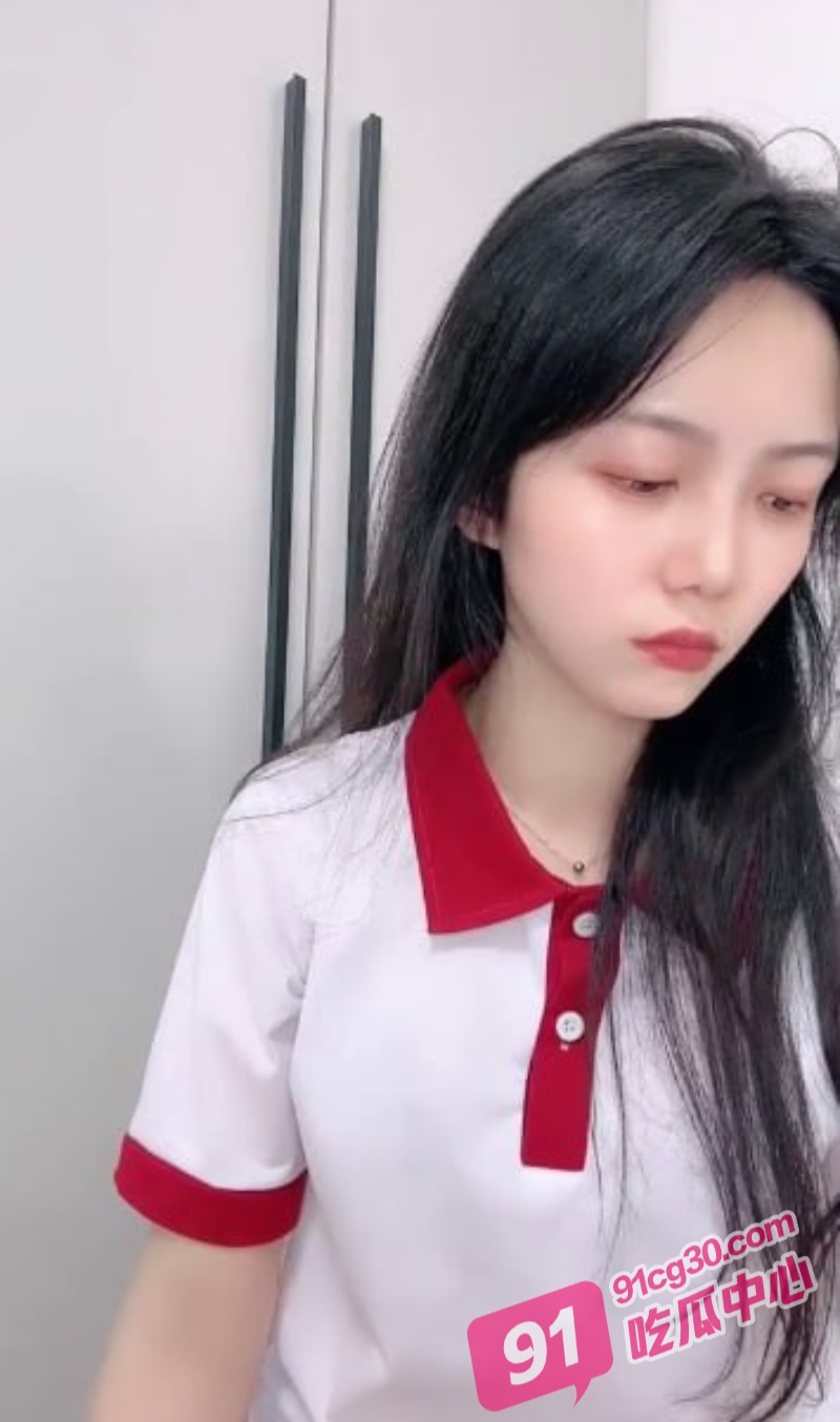 04年性感少女秦烨的神秘直播 青岛娇娃惊艳网友 掰穴完美呈现粉嫩私处！ 配图4