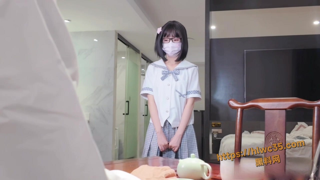 网红JK少女 小萌 为保学籍出卖肉体跪地含屌 沦为性爱母狗！