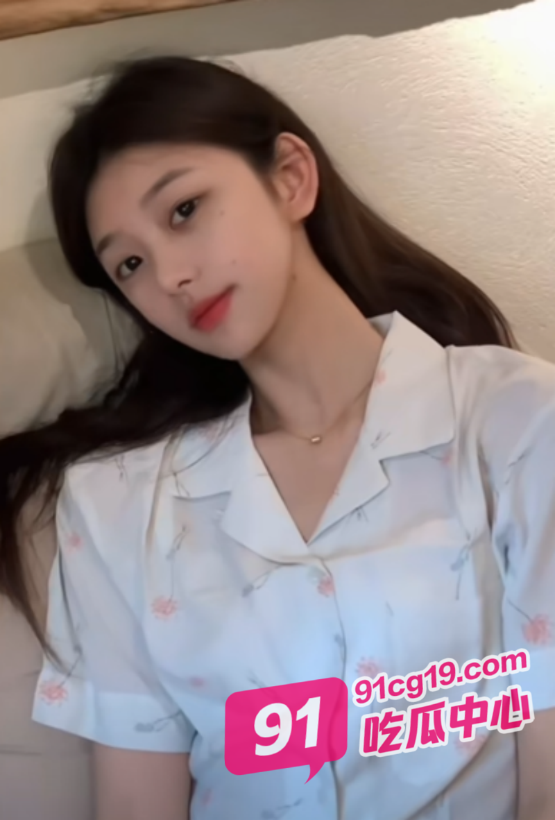 我背叛了小女友 长郡中学彭淼淼勾引我 桌下偷偷给我口交！ 配图4