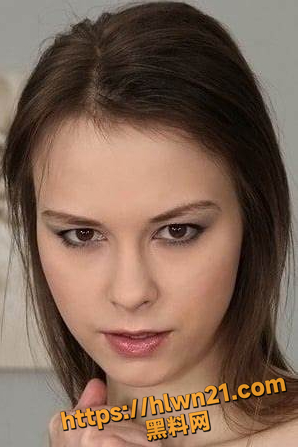欧美知名女优 Beata Undine 户外全裸自慰福利新作视频 皮肤白皙细腰丰乳堪称人间极品！
