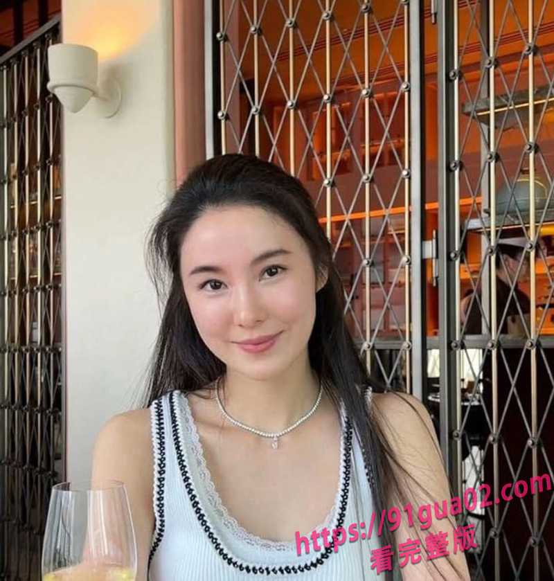 港大才女镜头下的反差诱惑 身材气质双满分 配图3