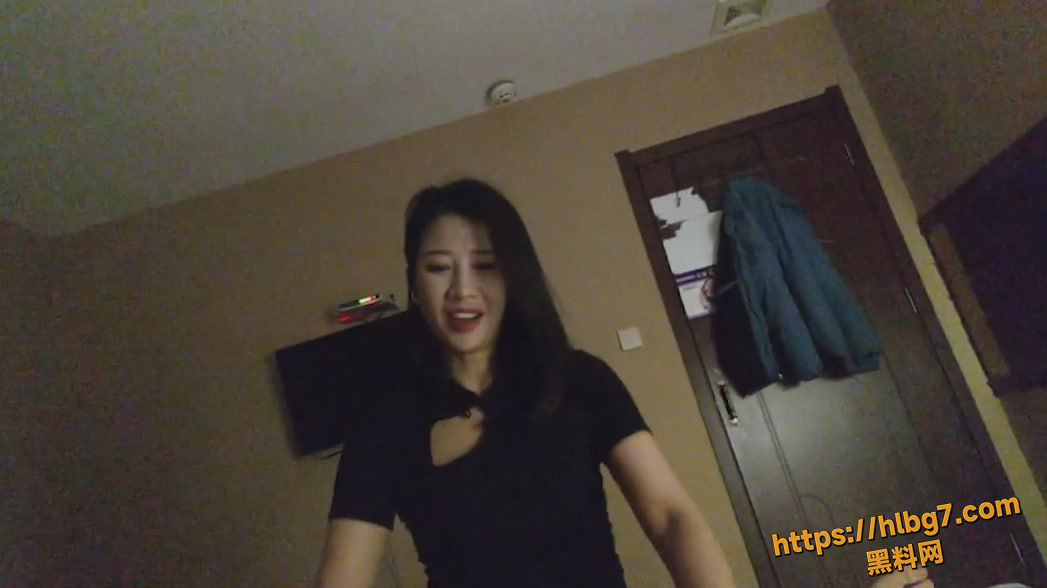 98号女技师很高兴为您服务！399元风韵尤存的少妇跟你柔式调情 还帮你打飞机！