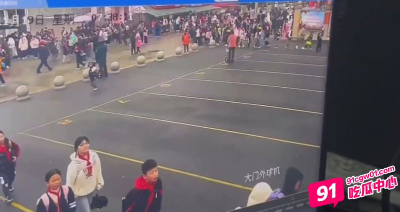 湖南常德永安小学 肇事者 黄文 开车撞人 现场监控视频曝光 目前已被依法处理