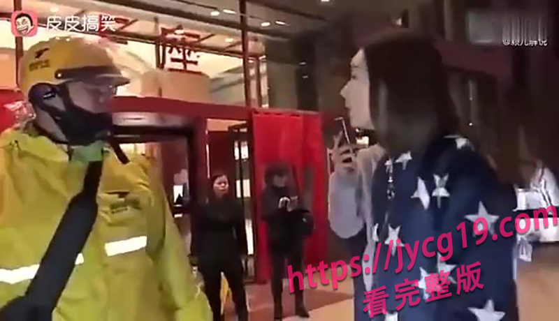 汽车博主王茜麟推搡外卖小哥事件引发网络热议
