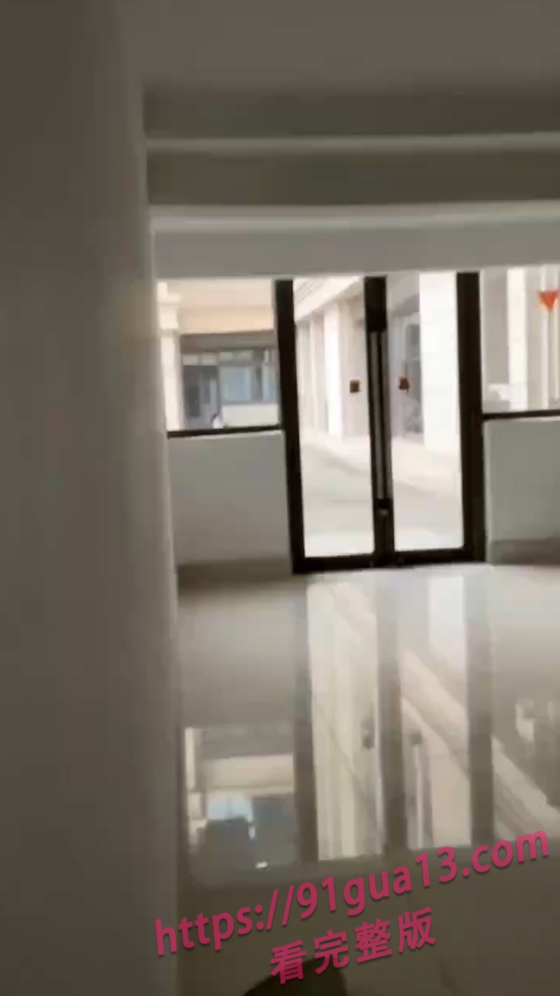 江苏师范大学科文学院教学楼阳台 惊现男女学生露天野战 配图