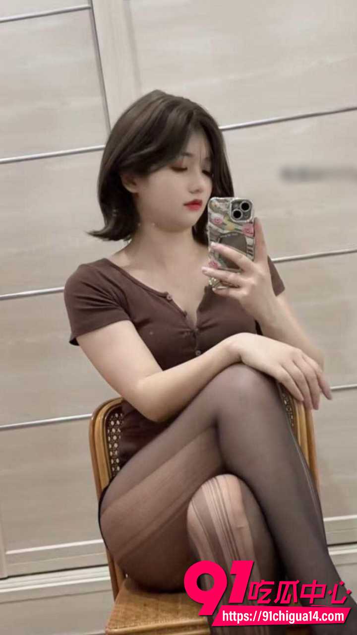 黑丝吊带骚妹翘臀大腿诱惑爆棚合集13