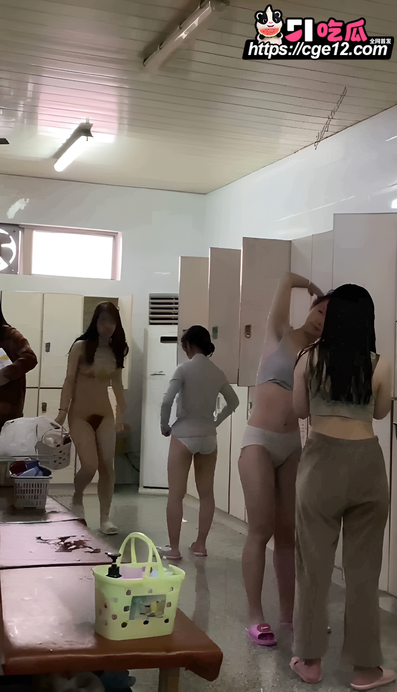 浴室偷拍 2