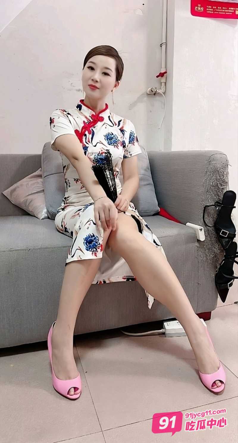 北京老师高淑芳 在国外给黑人当性奴 屄松的可以拳交～ 配图2