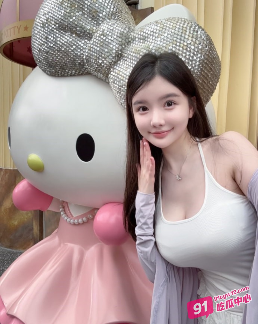 抖音微博网红糯美子百万粉丝巨乳女神 白嫩豪乳加童颜俏脸 像个瓷娃娃一样！ 配图4
