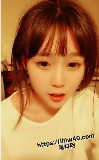 穿着黑丝的清纯小妹妹与社会精神小青年KTV唱歌 情到深处自然干 伴随着音乐声 那就一起来干吧！