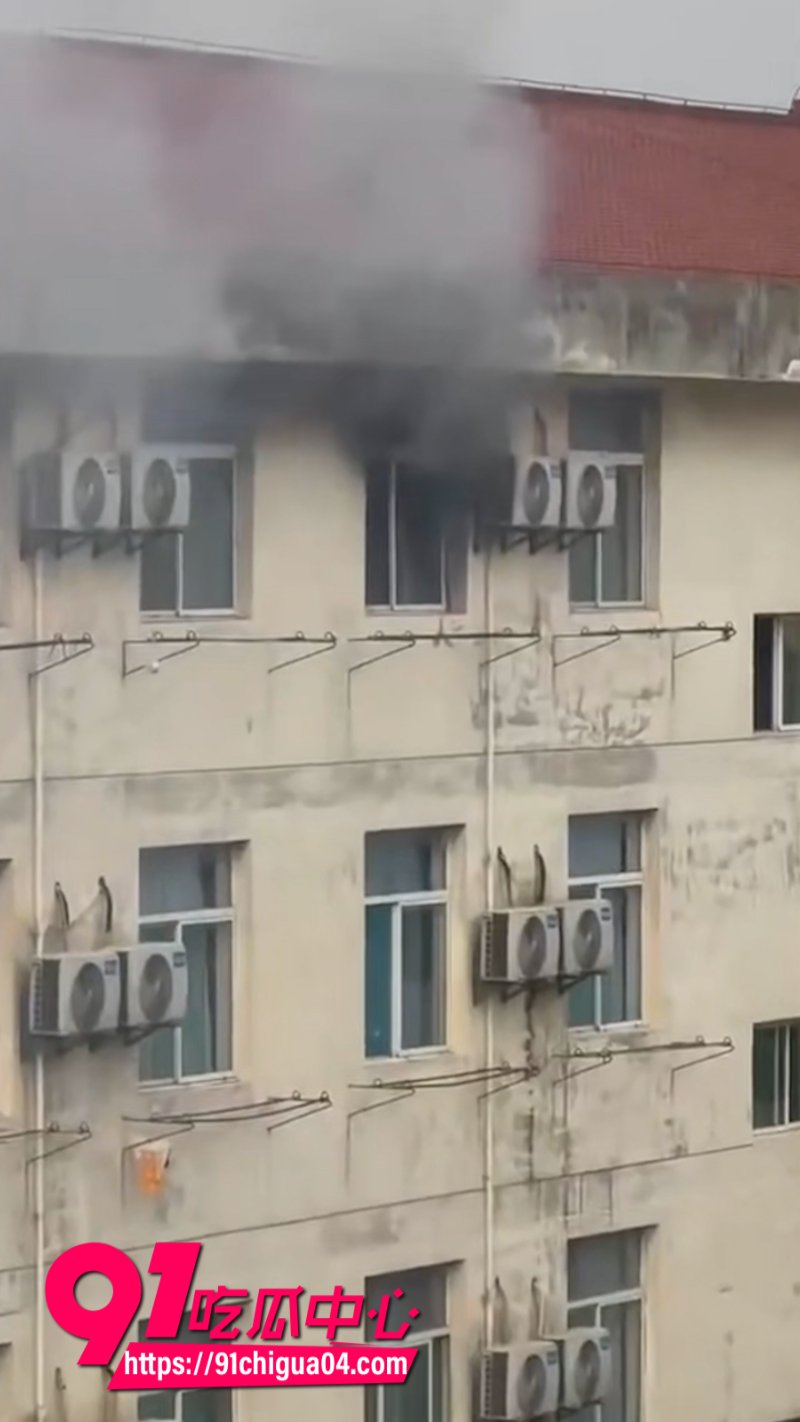 西安科技大学宿舍突发火灾学生跳楼身亡11