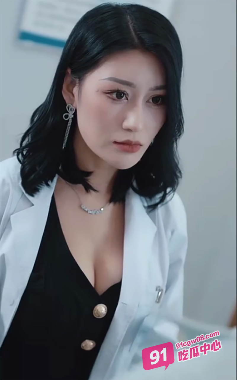擦边短剧《夫人的秘密》全集完整版 夫人的致命诱惑 一步步陷入夫人的色诱圈套 配图2