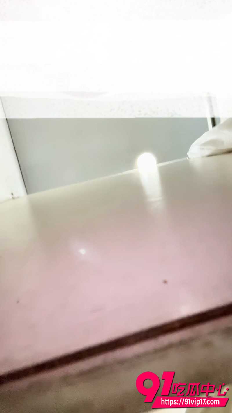 艺校女厕偷拍 2 艺校女厕偷拍 2