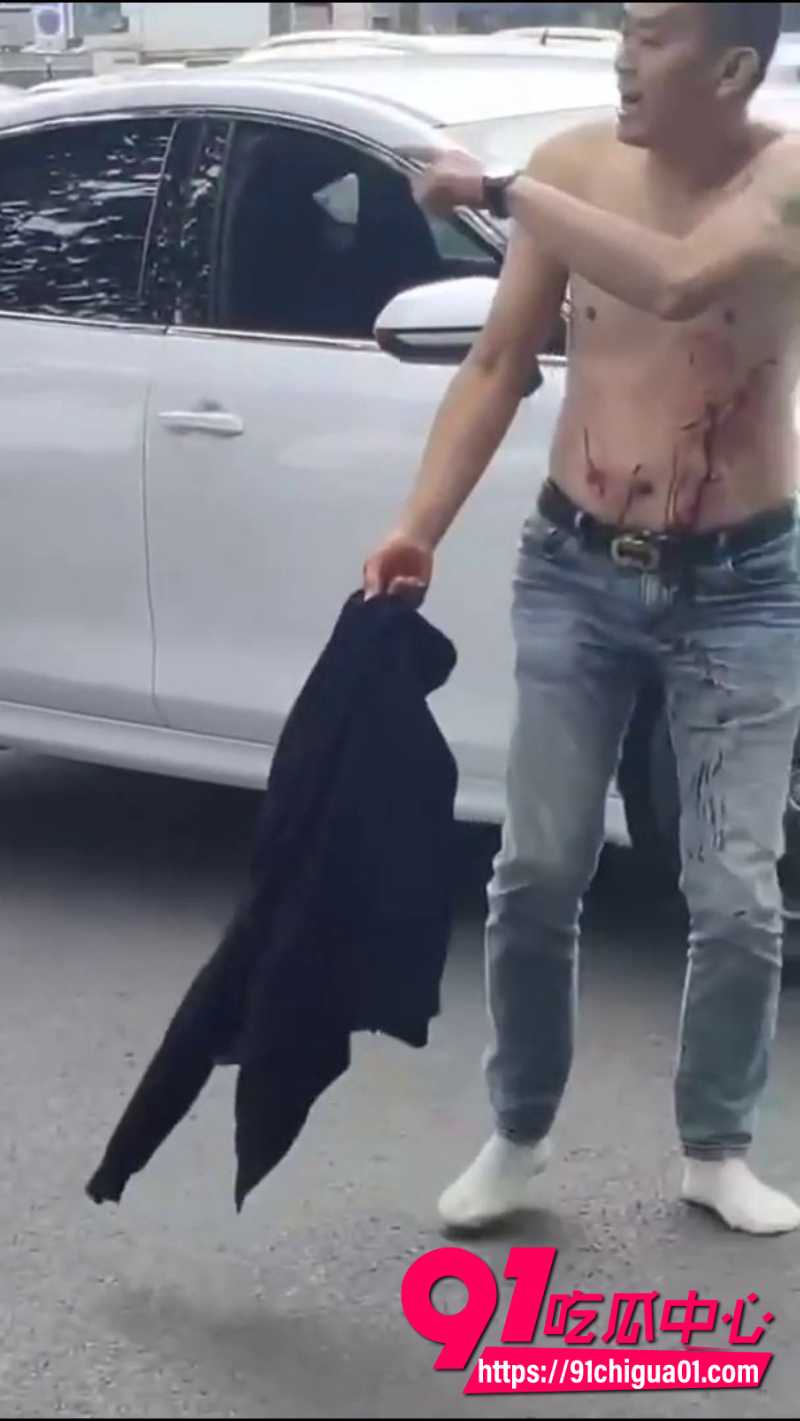 路怒症街头打架白鞋男子7